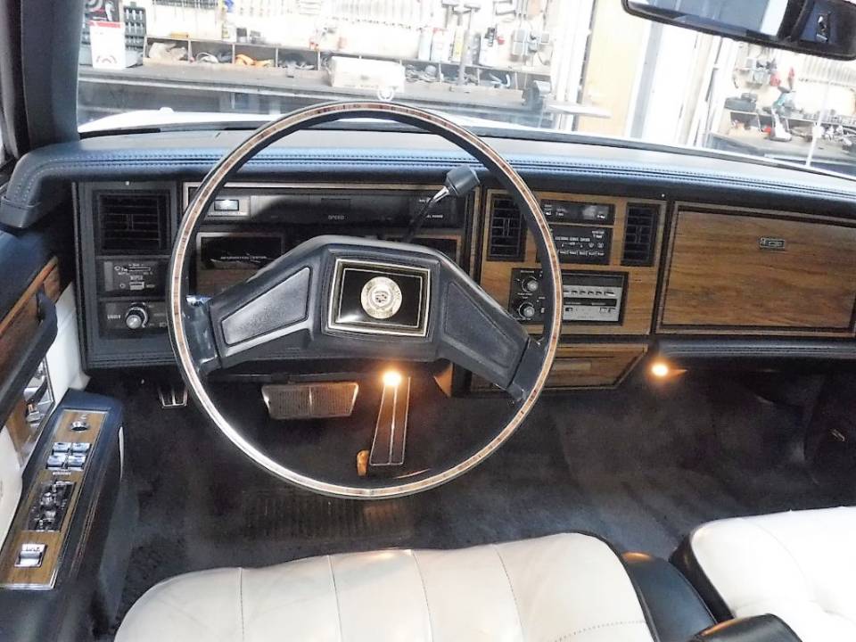 Image 50/50 de Cadillac Seville Sedan 4.1L (1985)
