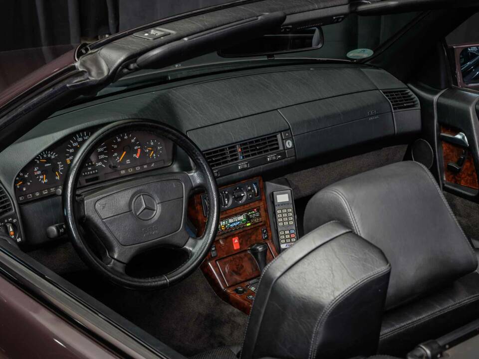 Image 15/43 of Mercedes-Benz 300 SL (1992)