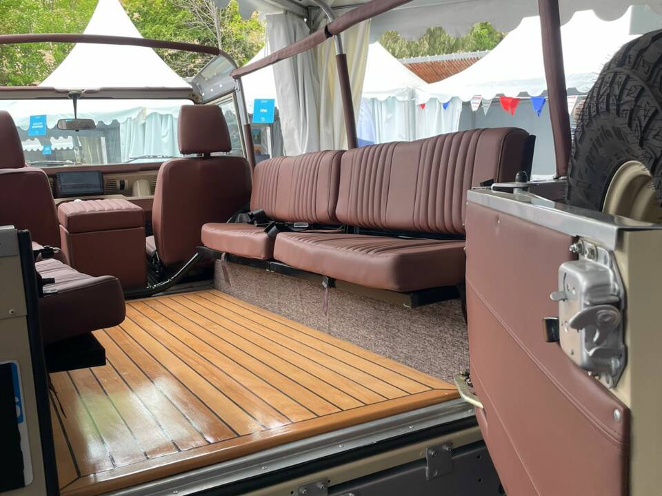 Bild 33/57 von Land Rover 110 (1989)