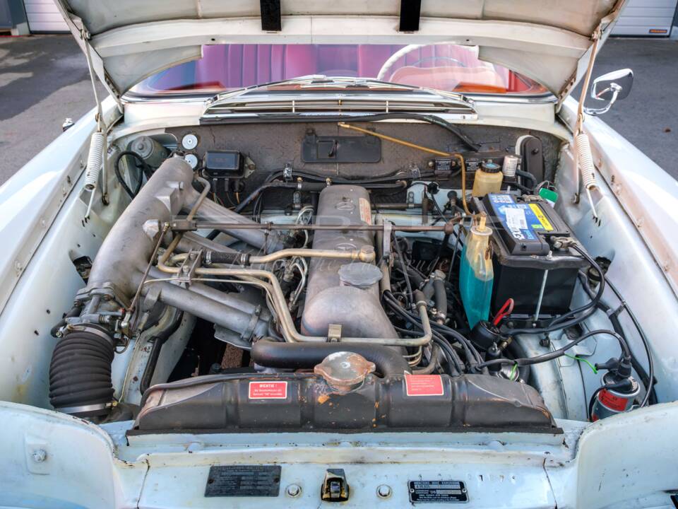 Image 14/24 de Mercedes-Benz 220 SE b (1963)