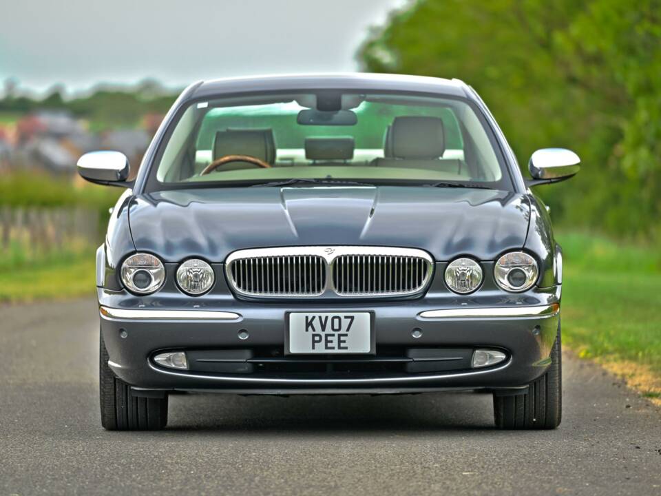 Image 4/50 of Jaguar XJ 8 4.2 (2007)