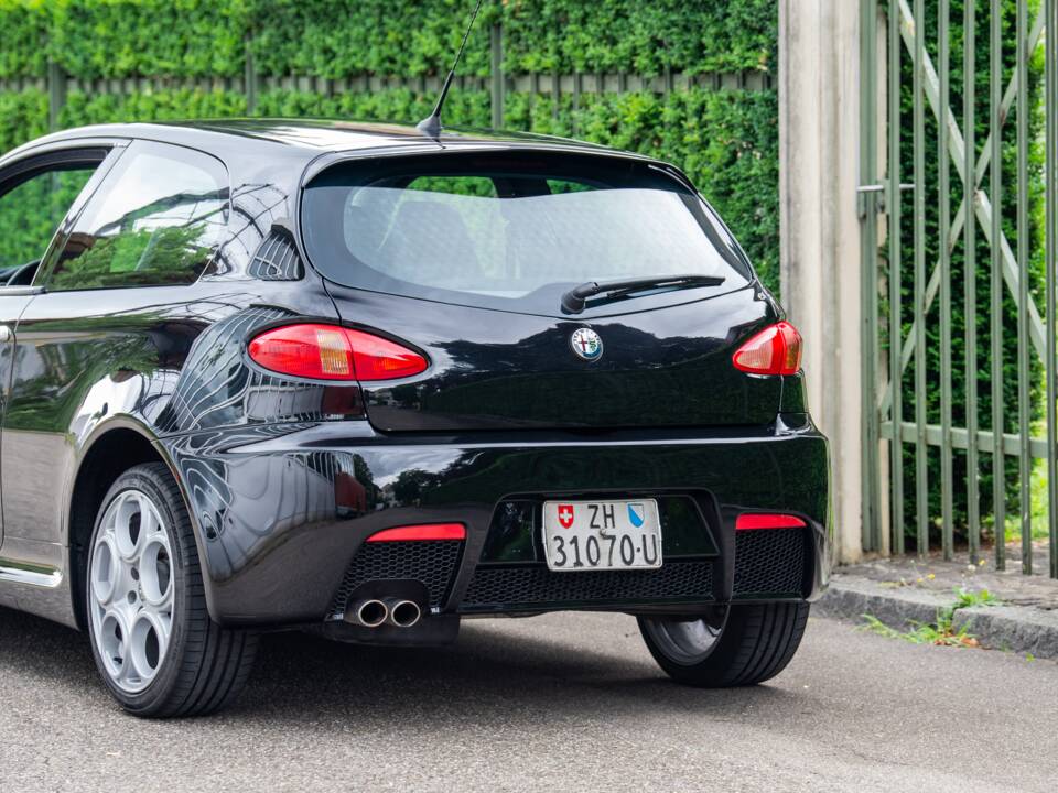 Imagen 17/45 de Alfa Romeo 147 3.2 GTA (2003)
