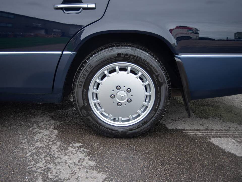 Bild 24/26 von Mercedes-Benz 300 TE (1992)