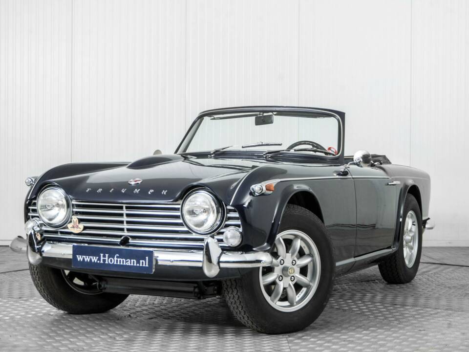 Image 3/50 of Triumph TR 4A (1967)