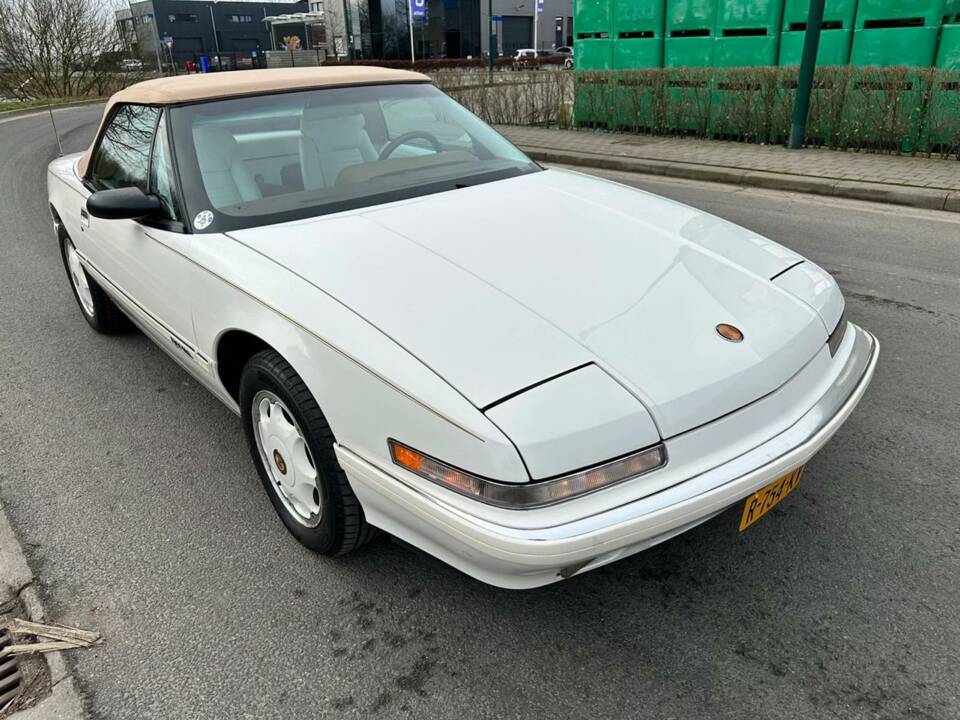 Image 1/5 of Buick Reatta (1991)
