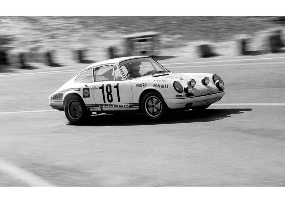 Immagine 11/50 di Porsche 911 R (1967)