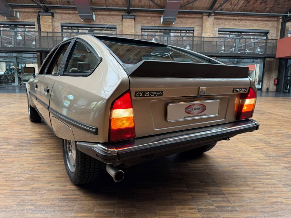 Image 5/43 de Citroën CX 25 GTi (1984)