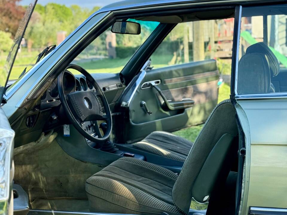 Image 14/22 of Mercedes-Benz 350 SLC (1972)