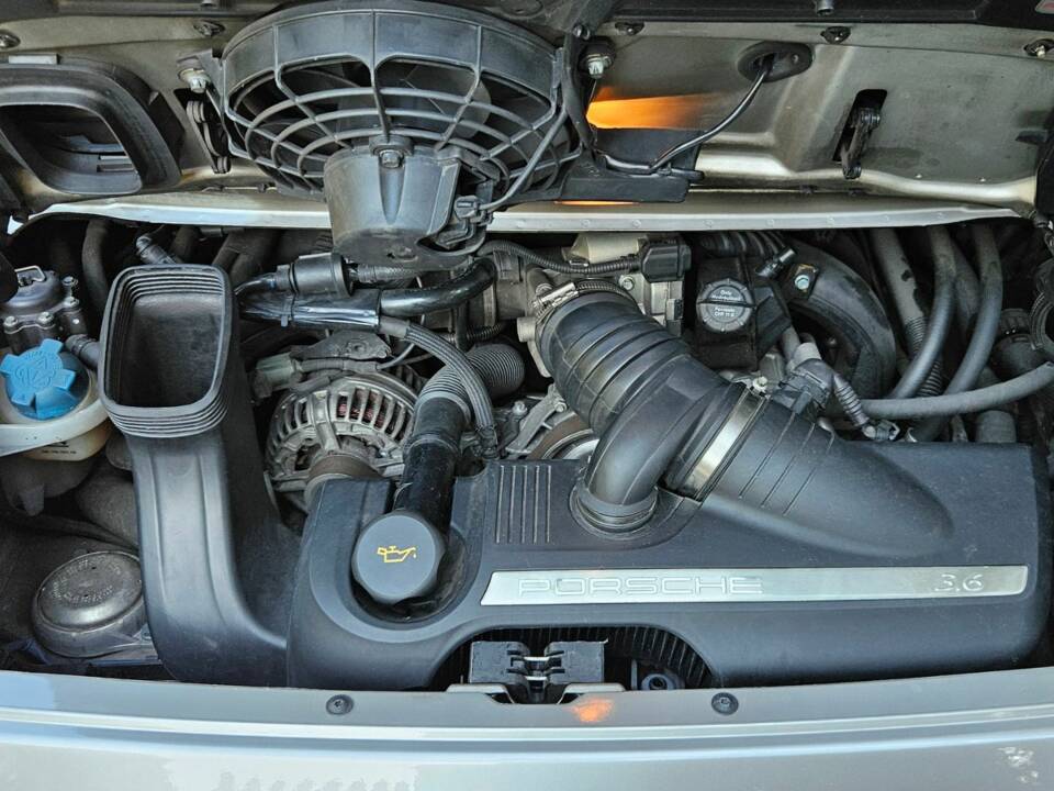 Image 15/37 de Porsche 911 Carrera (2004)