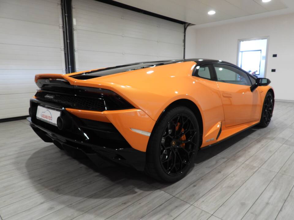 Bild 4/15 von Lamborghini Huracán Evo RWD (2020)