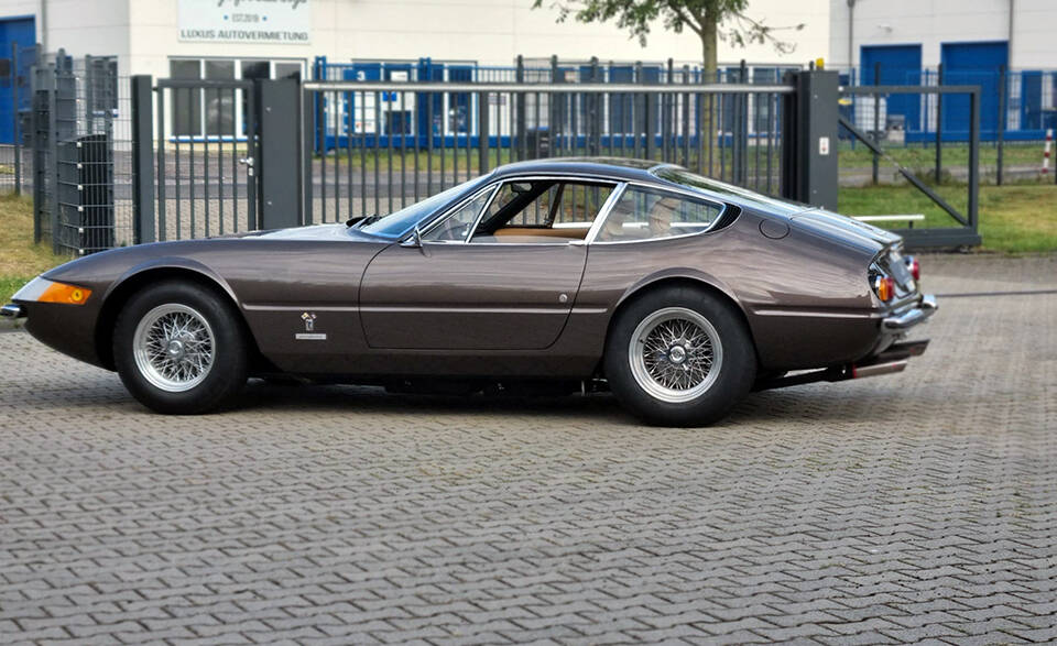 Image 5/26 of Ferrari 365 GTB&#x2F;4 Daytona (1970)