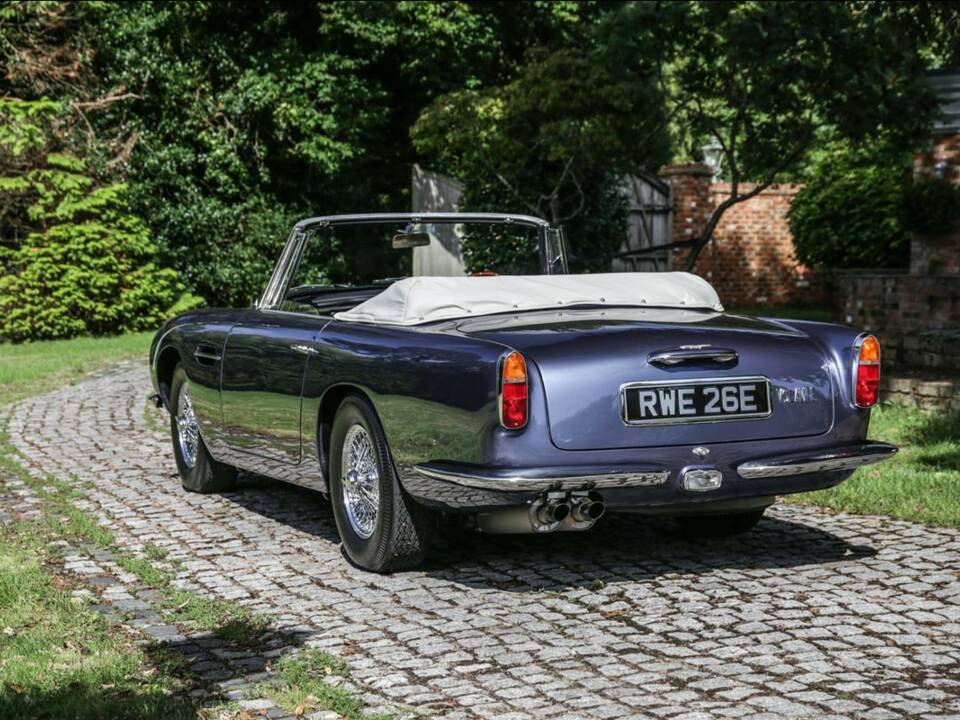 Immagine 7/24 di Aston Martin DB 6 Volante (1967)