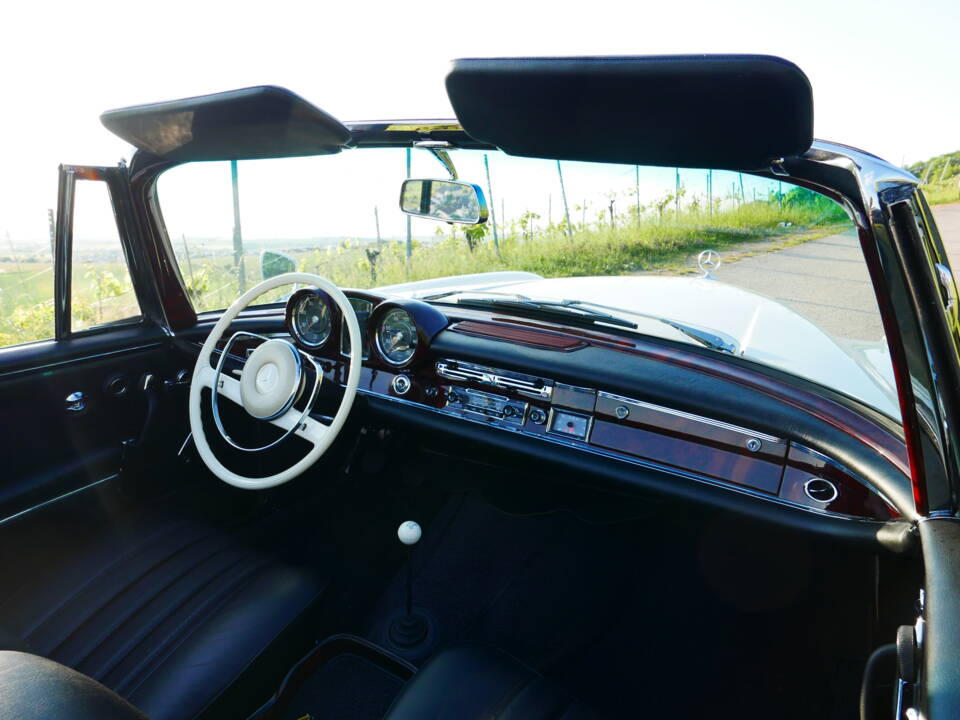 Imagen 25/56 de Mercedes-Benz 220 SE b (1962)