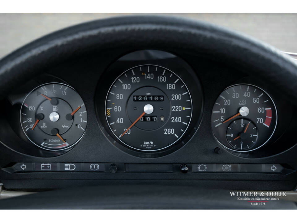 Immagine 16/28 di Mercedes-Benz 500 SL (1984)