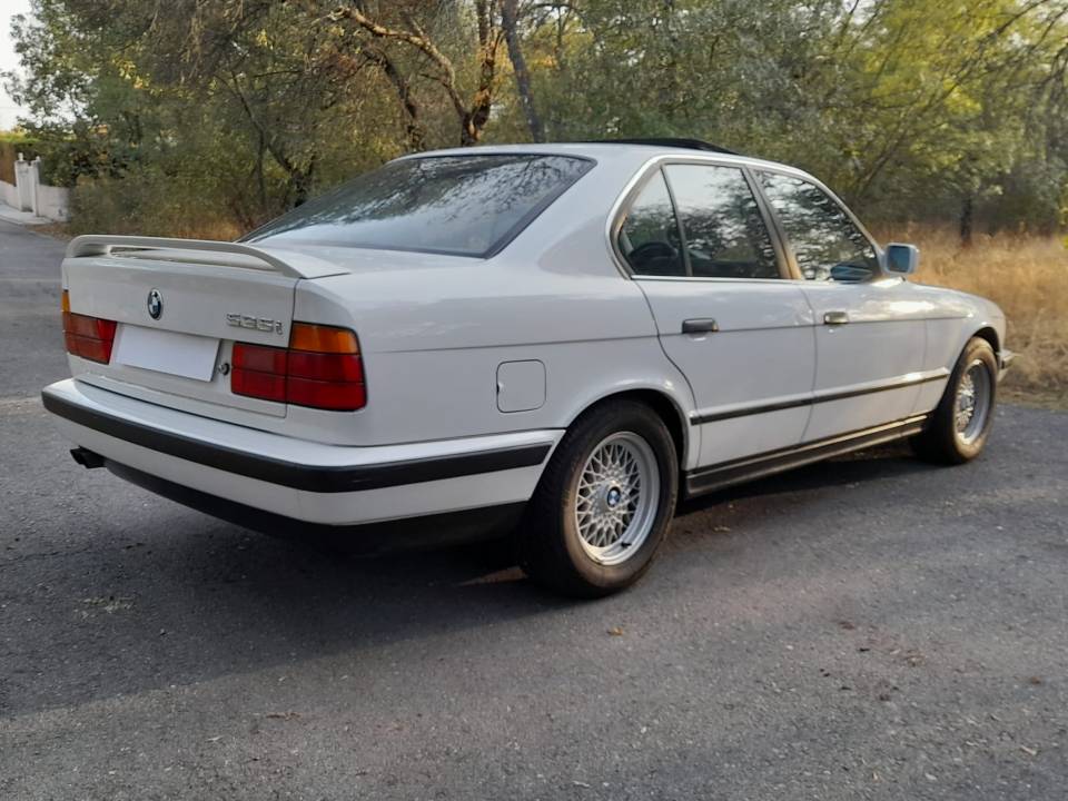 Image 5/54 of BMW 535i (1989)