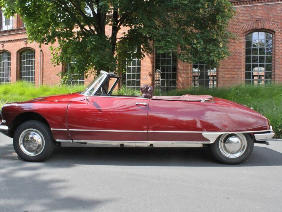 Image 3/21 de Citroën DS 19 Chapron (1961)