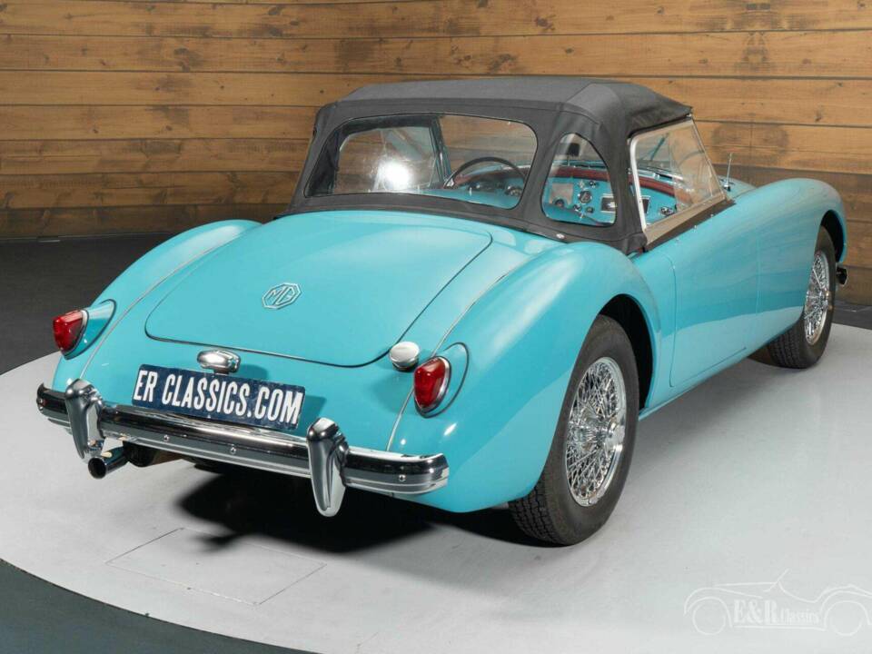 Image 9/19 of MG MGA 1500 (1958)