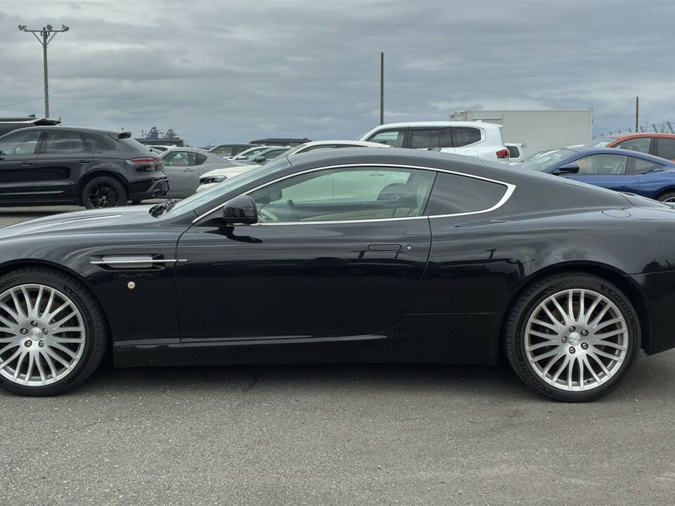 Imagen 2/60 de Aston Martin DB 9 (2011)