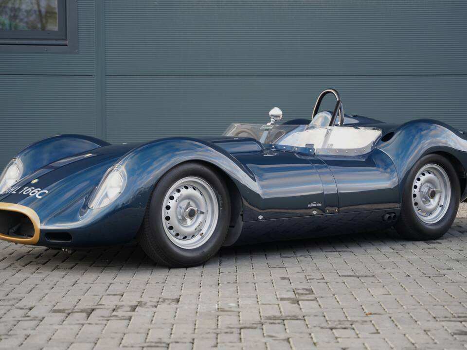 Image 4/50 of Lister Knobbly (1958)