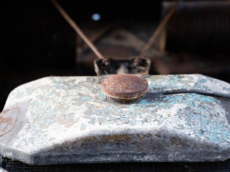 Image 129/134 of Ford V8 (1937)