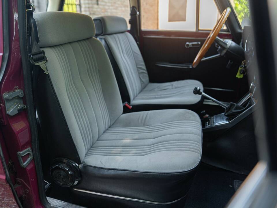 Immagine 27/50 di Alfa Romeo Giulia Nuova Super 1300 (1974)