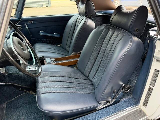 Image 9/19 of Mercedes-Benz 280 SL (1971)