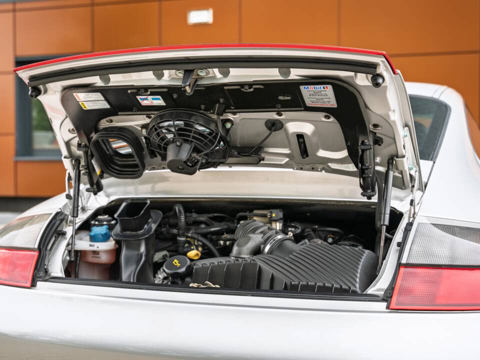 Afbeelding 34/73 van Porsche 911 Carrera 4S (2002)