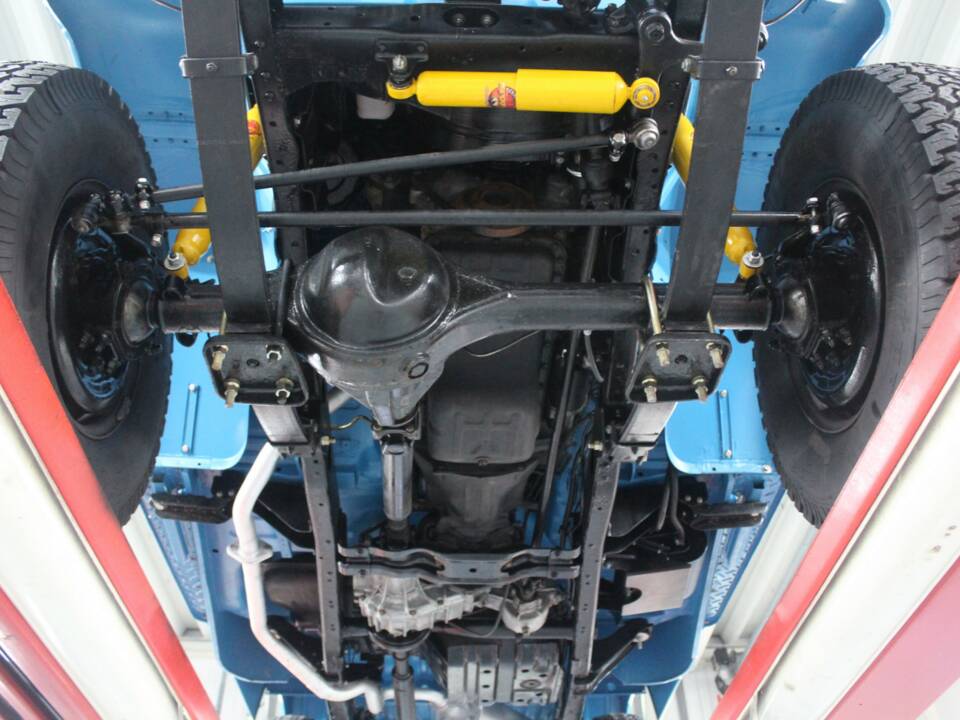 Bild 11/50 von Toyota Land Cruiser BJ 45 (1982)