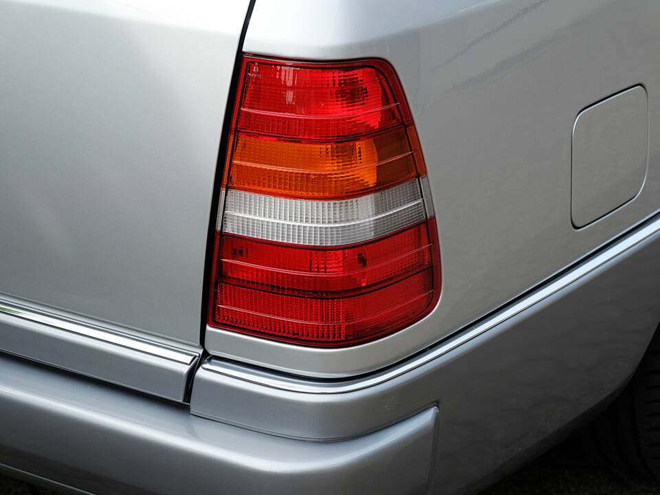 Image 42/75 of Mercedes-Benz E 280 T (1994)