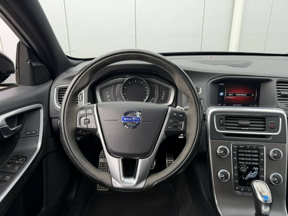 Obraz 6/40 pojazdu Volvo V60 Polestar (2017)