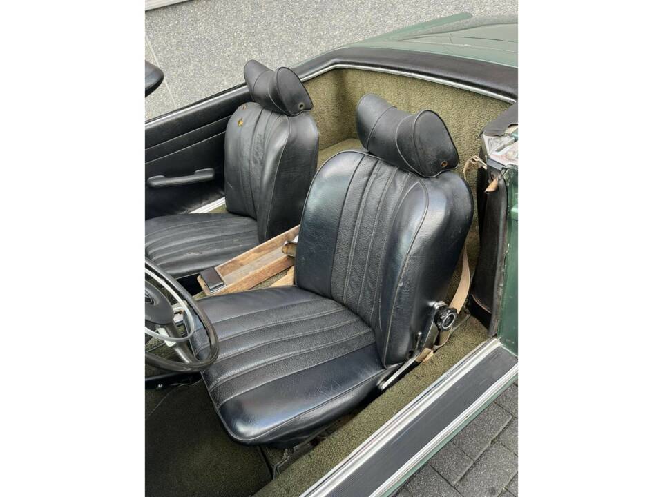 Image 35/50 of Mercedes-Benz 280 SL (1968)