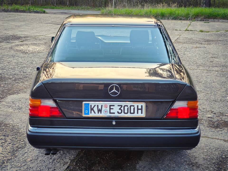 Bild 24/26 von Mercedes-Benz 300 E (1991)