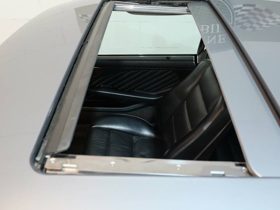 Image 16/34 of Mercedes-Benz 500 SEC (1991)