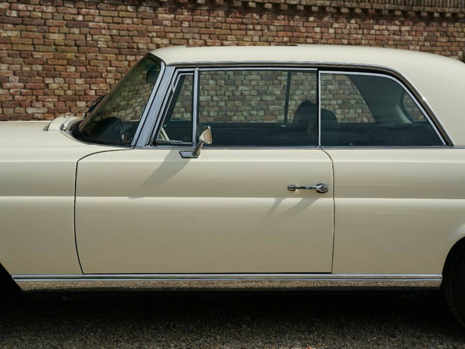 Image 39/50 de Mercedes-Benz 280 SE (1968)
