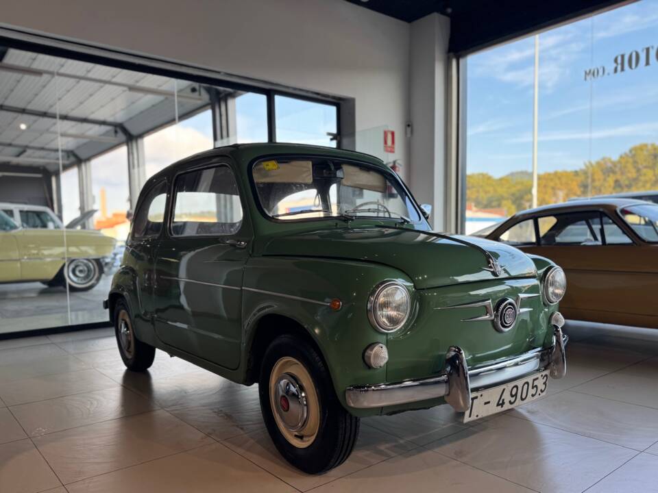 Immagine 4/36 di SEAT 600 D (1966)