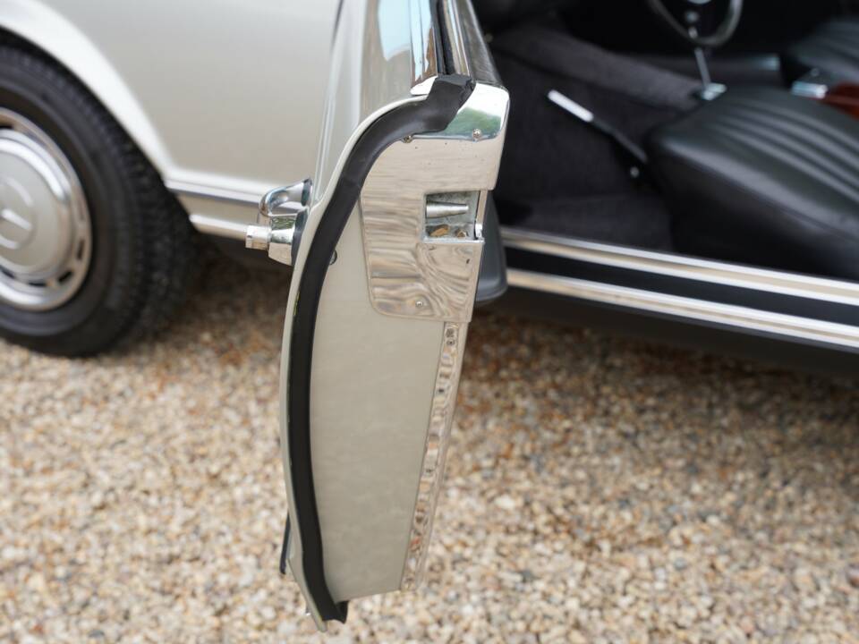 Imagen 37/50 de Mercedes-Benz 280 SL (1969)