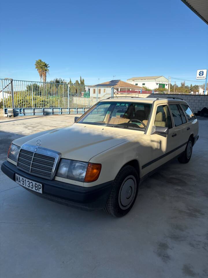 Immagine 1/14 di Mercedes-Benz 230 TE (1987)