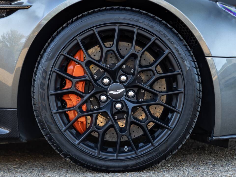 Image 8/53 of Aston Martin V12 Vantage AMR Roadster (2018)