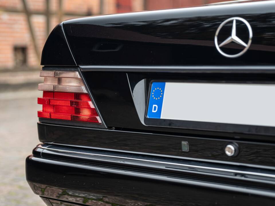 Image 18/83 de Mercedes-Benz E 220 (1996)
