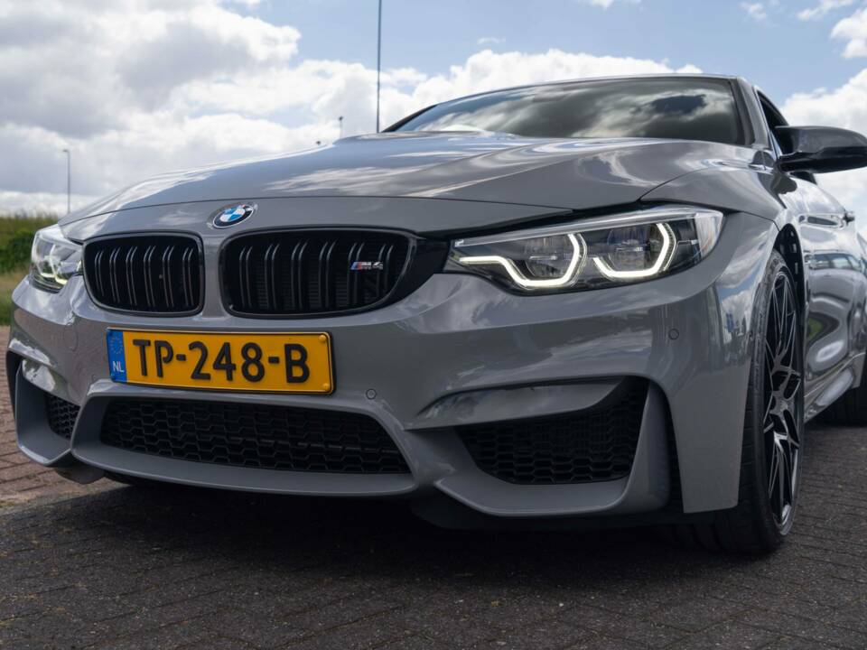 Image 2/6 of BMW M4 Competition (2018)