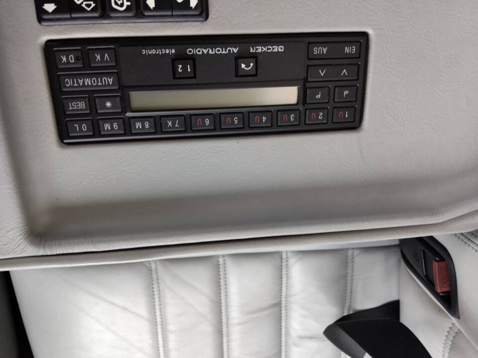 Bild 101/113 von BMW 735i (1986)