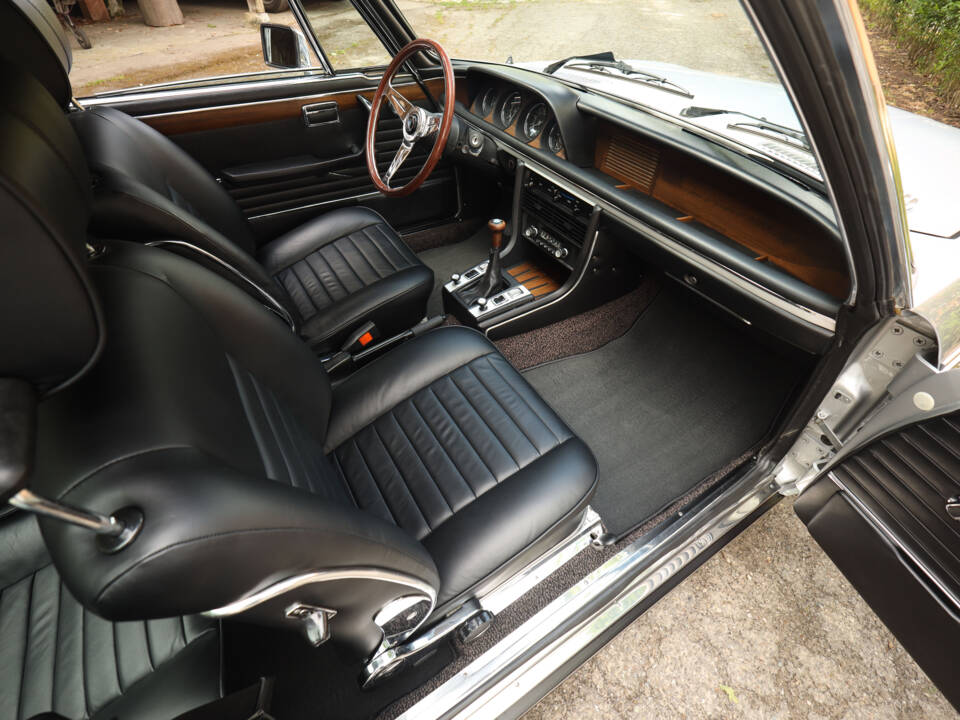 Image 9/95 of BMW 3.0 CSi (1975)