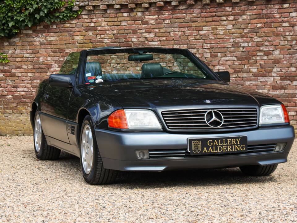 Image 29/50 of Mercedes-Benz 500 SL (1992)