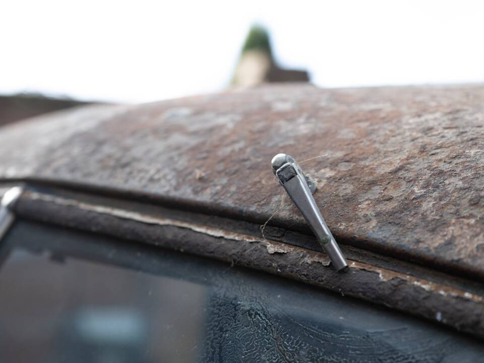 Image 107/134 of Ford V8 (1937)