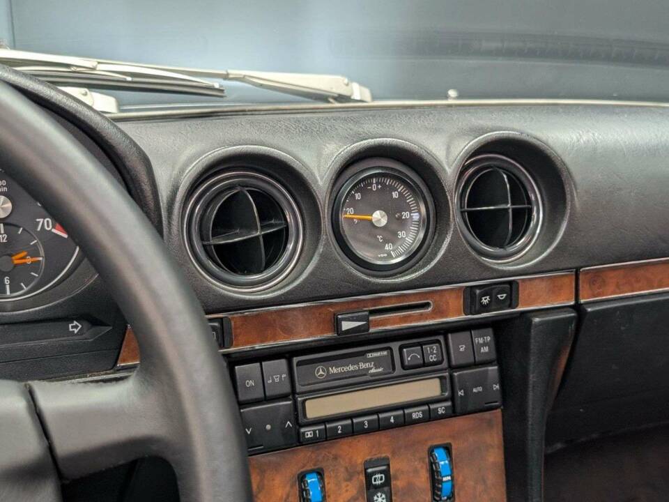 Image 22/50 of Mercedes-Benz 300 SL (1989)