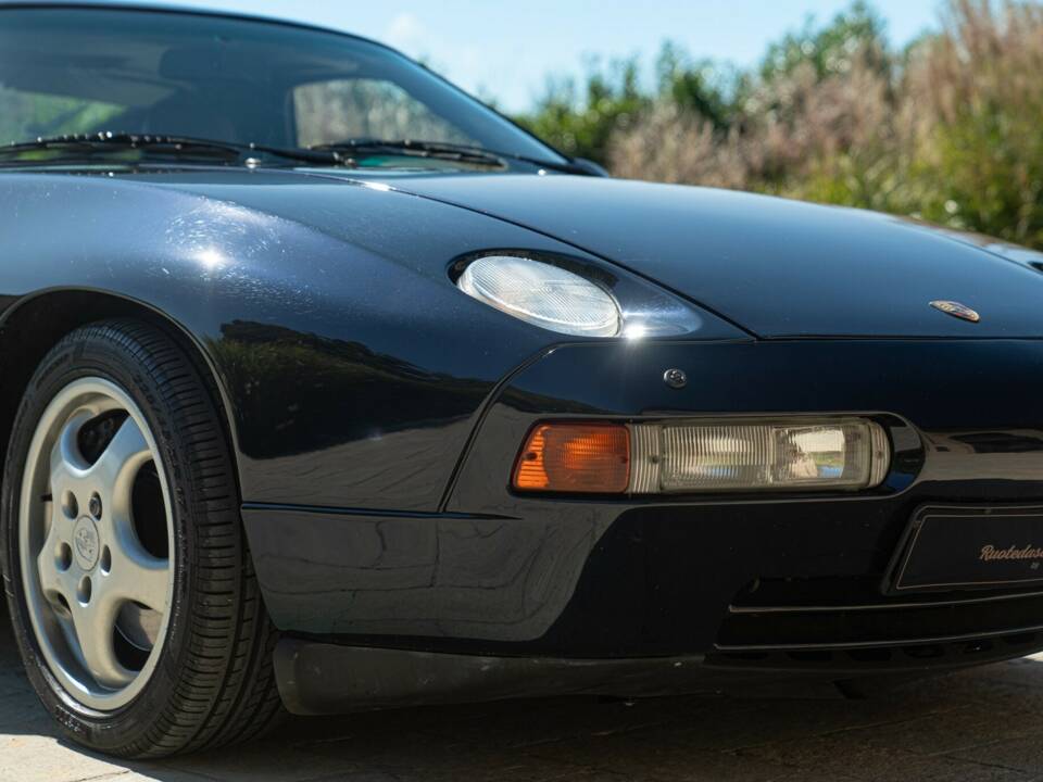 Afbeelding 19/50 van Porsche 928 GTS (1992)