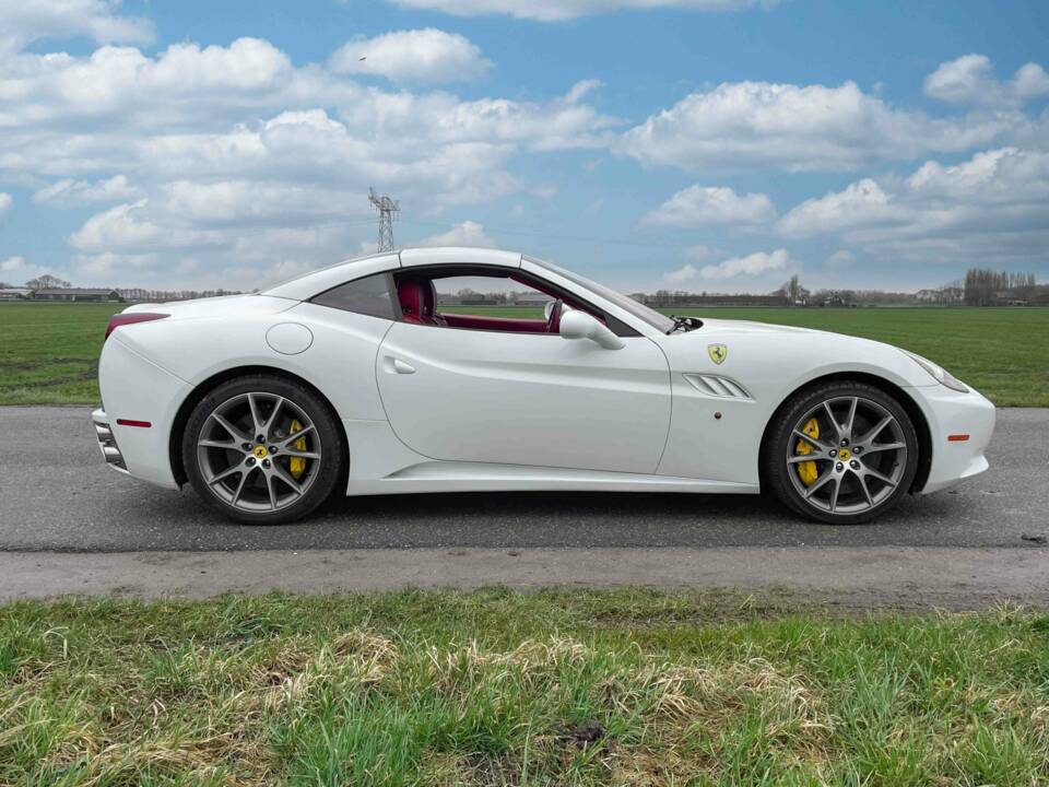 Image 2/5 of Ferrari California (2009)