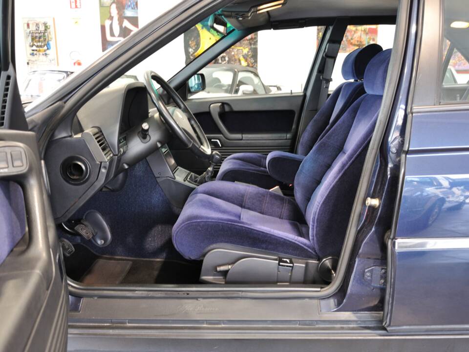 Image 18/26 of Alfa Romeo 164 2.0 Super V6 (1993)