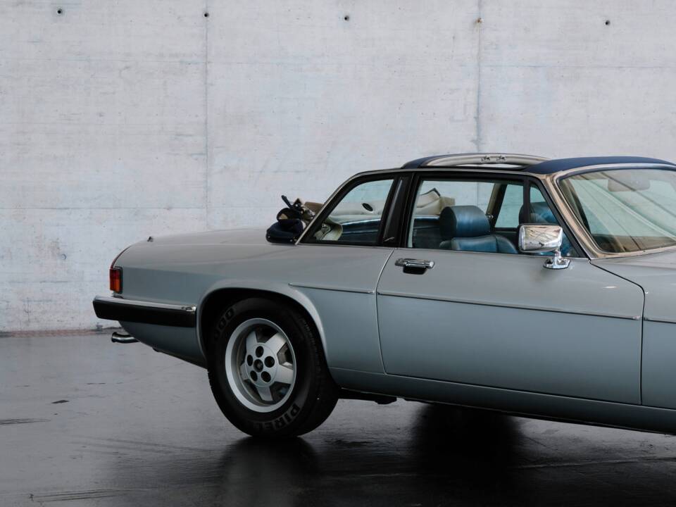 Image 43/47 of Jaguar XJ-SC 5.3 (1987)