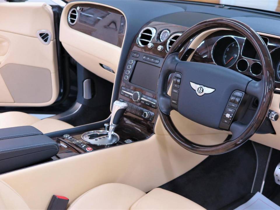 Image 8/12 of Bentley Continental GTC (2008)